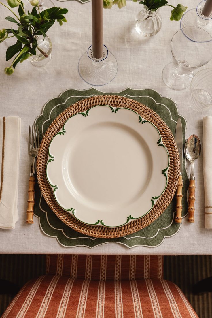 Daily plates for everyday dining