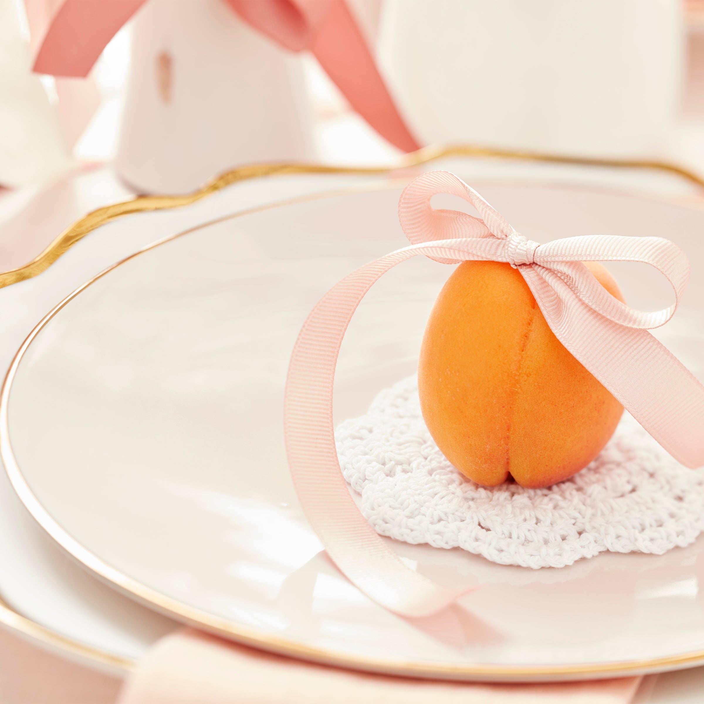 White Scalloped Dinner Plate with Gold Rim - Image 6
