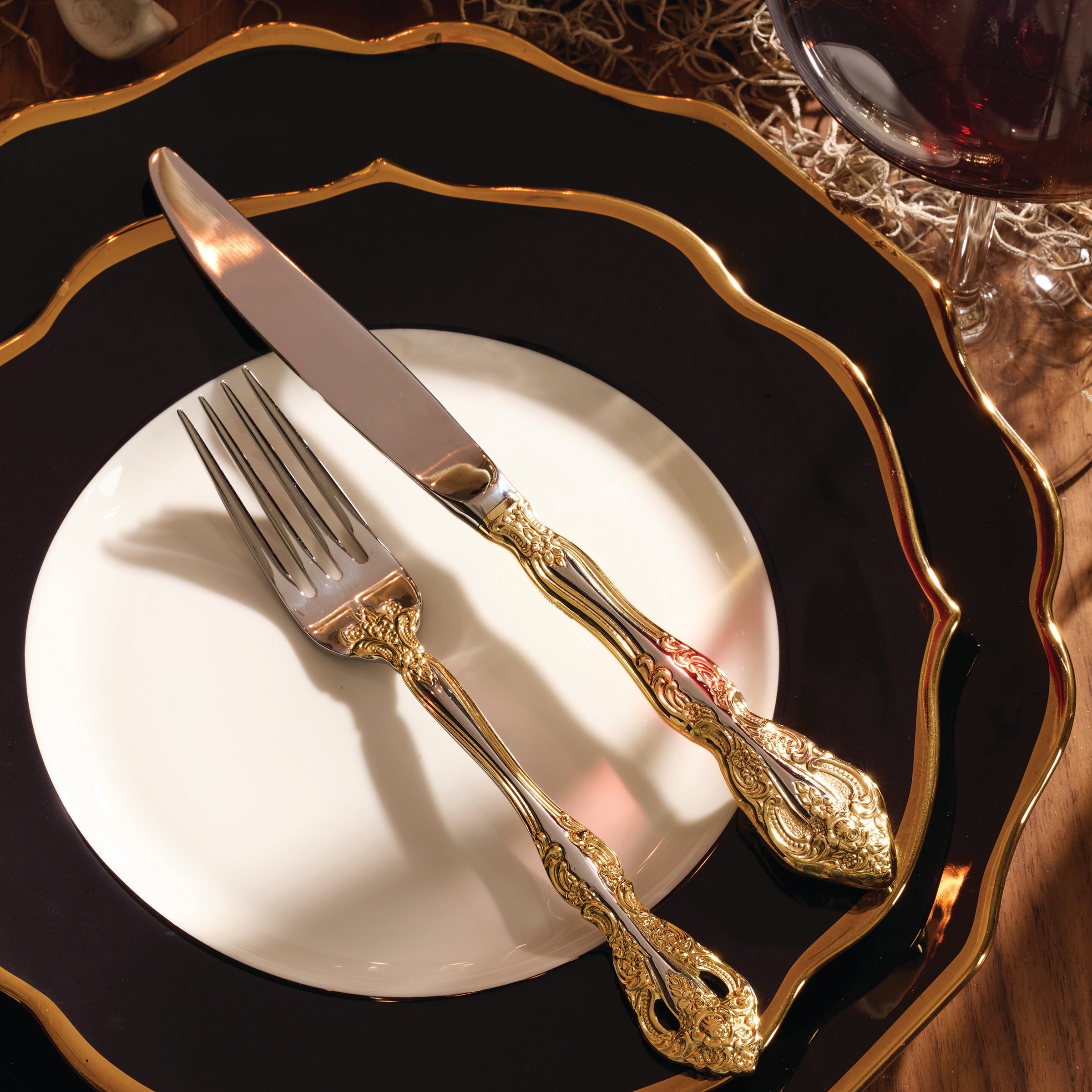 Black Scalloped Dinner Plates with Gold Rim, Set of 4 - Image 9